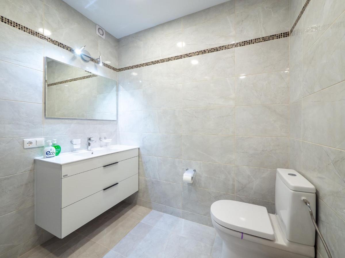 New!!!townhouse Three Floors!!! *