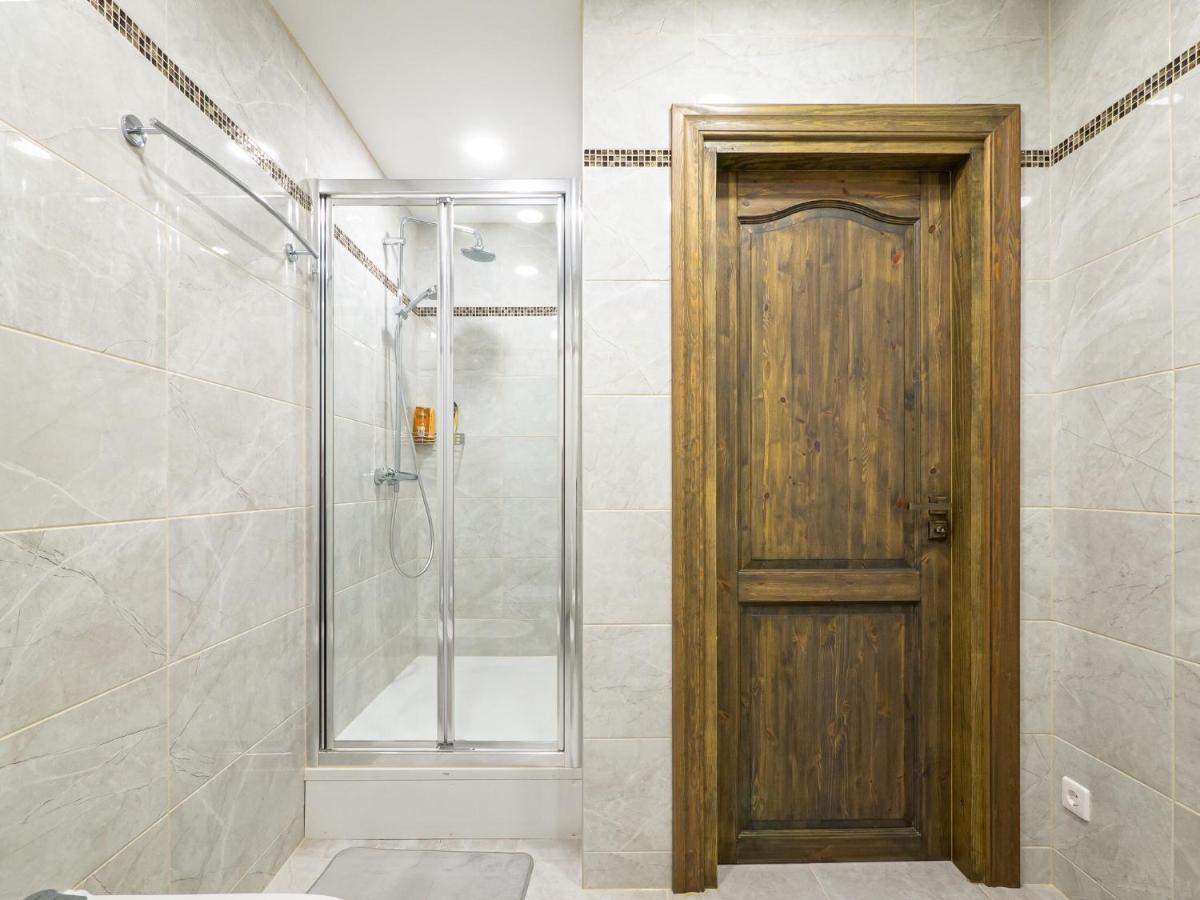 New!!!townhouse Three Floors!!! *