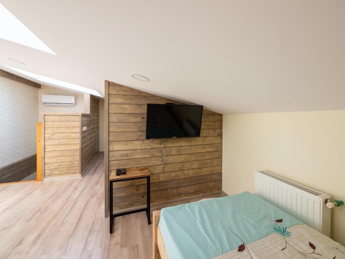 New!!!townhouse Three Floors!!! Apartment *